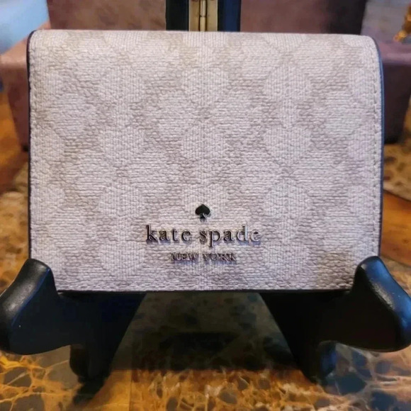 Kate Spade Beige Wallet NWT - Picture 4 of 6